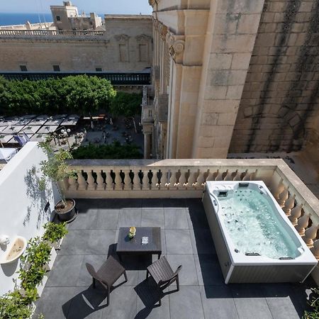 U Collection - A Luxury Collection Suites, ואלטה מראה חיצוני תמונה